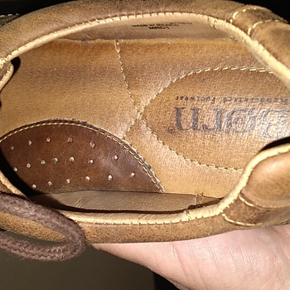"Born" Leather Sneakers (Great shape!) - Picture 4 of 10